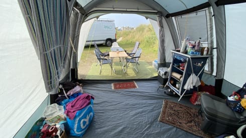5p. In zeer goede staat; met diverse kampeeruitrusting indien nodig – 5p VW California Beach campervan from 2019