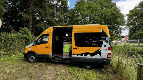 NC500 – Off-grid 2 berth MWB Mercedes Sprinter