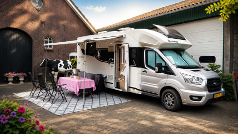 De Comfort Cruiser – 4p Benimar Tessoro 497 T QUEENS BED + LIFT BED AUT.