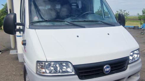 Adriatik 573ds – 4p Adria Mobil semi-integrated uit 2003