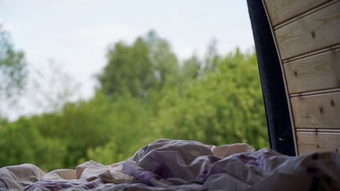 Eli – Luxuriöser autarker Camper – Warmwasser & Außendusche