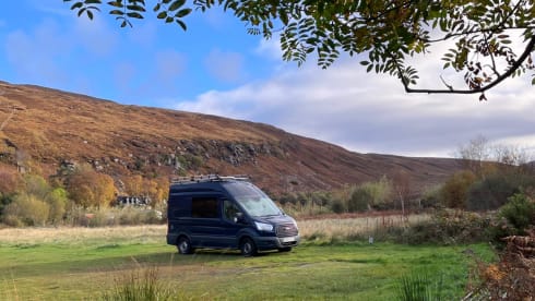 Taran – Viaggia con Taran - Accogliente camper Ford, assicurazione inclusa.