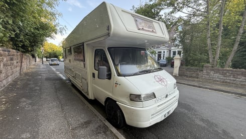 Kit – Fully loaded low mileage all-terrain motorhome