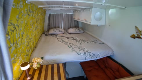 Albatros – The ultimate off-grid camper van: indoor shower, electric cooking and more
