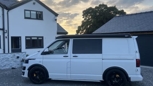Great value cheapest on Goboony – Great looking Vw campervan 4 birth with awning 