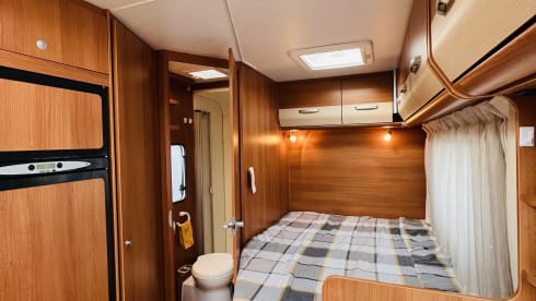 Making Memories! – Cozy fully furnished Hymer Carado 4 persons / Euro 5 motorbike