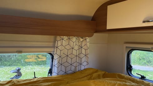 Koos – Cozy 5p alcove camper from 2015