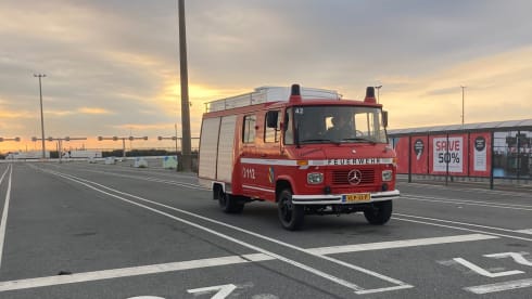 Leonardus – Leonardus - fire brigade camper Mercedes 4-p