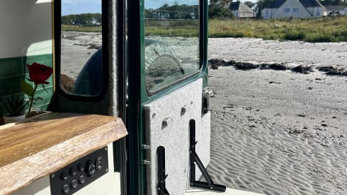 The Defender – Pop Top Off-Grid Land Rover Defender Camper