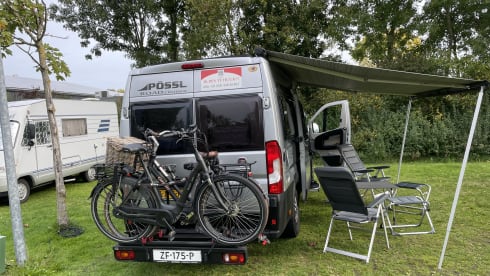Zilver – Beautiful bus camper (Silver) with practical and complete layout