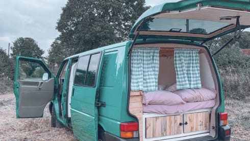 Julie – Julie the handcrafted T4 Campervan