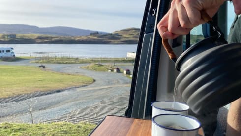 Florrie The Adventure Van - Volkswagen Transporter T6 Camper King