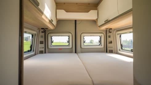 Easy Rider XL Knaus – Super luxurious new spacious bus camper, for tall people, automatic