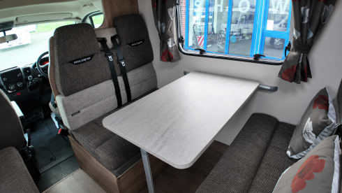 6 berth Swift alcove from 2017