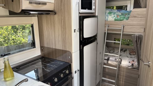 4 berth Benimar Tessoro 413