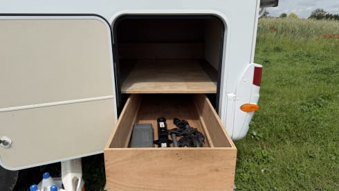 Compact! – Compact camper of 560 length with air conditioning Flash 02