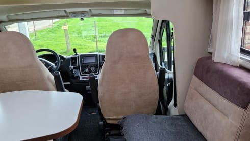 Very complete luxury mobile home ready for flexible travel.