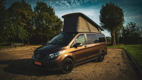 4p Mercedes-Benz bus from 2015