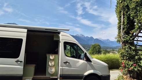 B&Bus – COZY AND COMFORTABLE VW CRAFTER CAMPER VAN