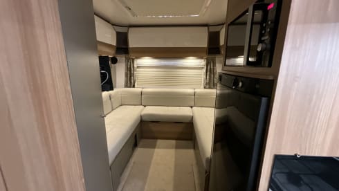 Bailey – Bailey semi-integrato a 6 posti letto, costruito nel 2019.