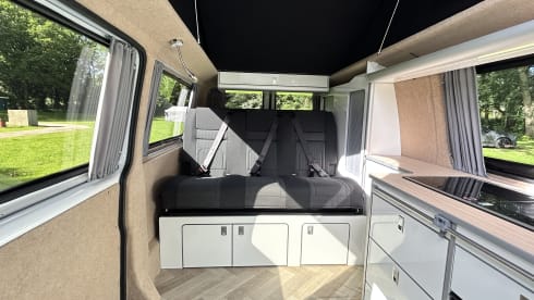 4p Volkswagen campervan uit 2021
