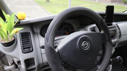 Viv – Handy and complete bus camper