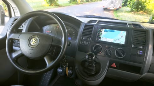 Frits – 2-seater Volkswagen campervan from 2009