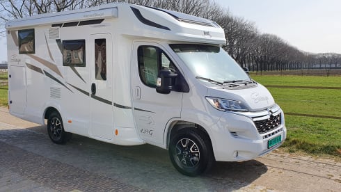 7 – 2/4 seater McLouis Sovereign Semi-Integral 2022