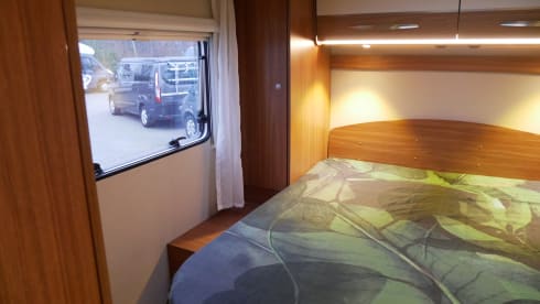 Carado Half Integral, Queen Bed, Lift Bed!!