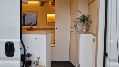 Erwin – Voll ausgestatteter Camper für 3 Leute 