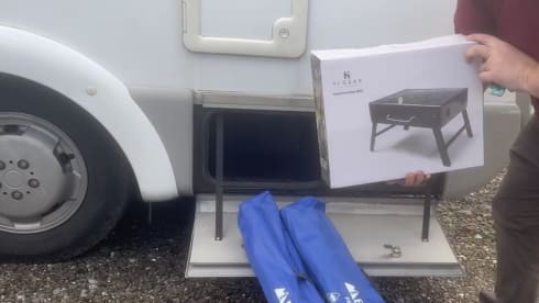 Bertie – compact Knaus motorhome, sleeps 4