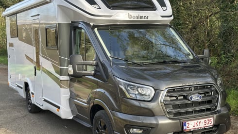 Location de camping-car semi-intégré de luxe Benimar – automatique – 5 places – 2026