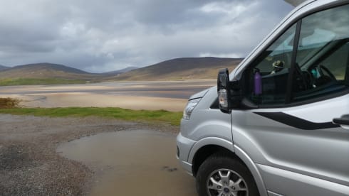 Poppy – Poppy - Luxury 4 Berth, Automatic Motorhome 