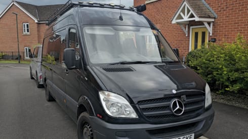 Guinevere – 4 berth Mercedes-Benz bus + Extras