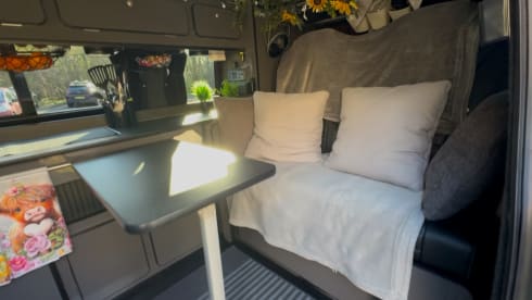 Suzie – 4 berth Volkswagen Campervan 