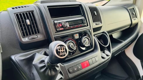 Koosje – Luxury Camper (5 persons) Lengthwise and lifting bed L-seat