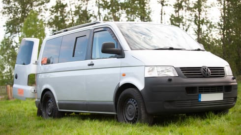 Romper Swamper – Volkswagen campervan met 2 slaapplaatsen uit 2006