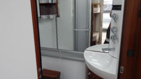 Very luxurious 2p Hobby Premium semi-integrated from 2013