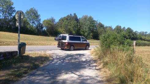 Rinus – 4p Volkswagen t5 150 hp automatic bus camper