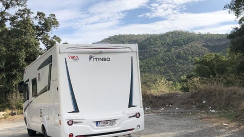 Droom op wielen – Nieuwe Luxueuze Integraal Familiecamper met 6 gordel plaatsen