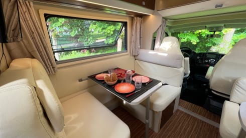 Grote Camper 7 personen alkoof