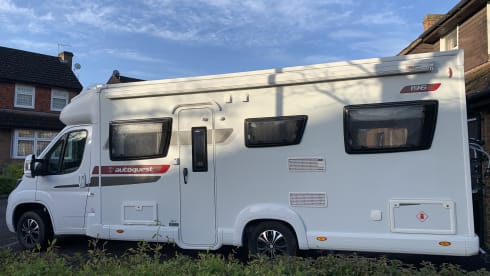 Autoquest 196 – Autoquest 196 motorhome 6 berth (delivery and pick up available)