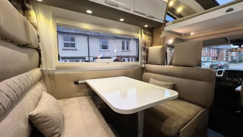Dolly – Luxury 7 birth Family Motorhome 