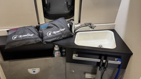 "graue Maus" – Crosscamp Camper Van Full 600 AD