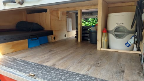 Harrie – Harrie - Fire brigade camper Mercedes 4-p