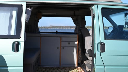 Kareltje – 4p Volkswagen campervan uit 1998