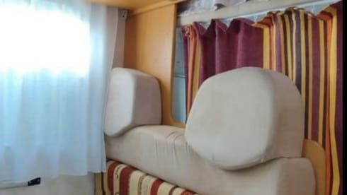 Elliot – Spacious 5-person Ford Trigano Elliot