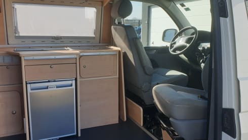 Neat Volkswagen T5 Bus Camper 2.5 TDI
