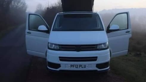 Talullah Zog – 4 berth Volkswagen T5 Campervan from 2012