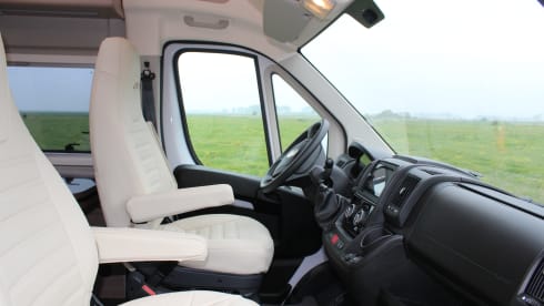 New luxurious Campervan with XL bed Laika Kosmo 6.4
